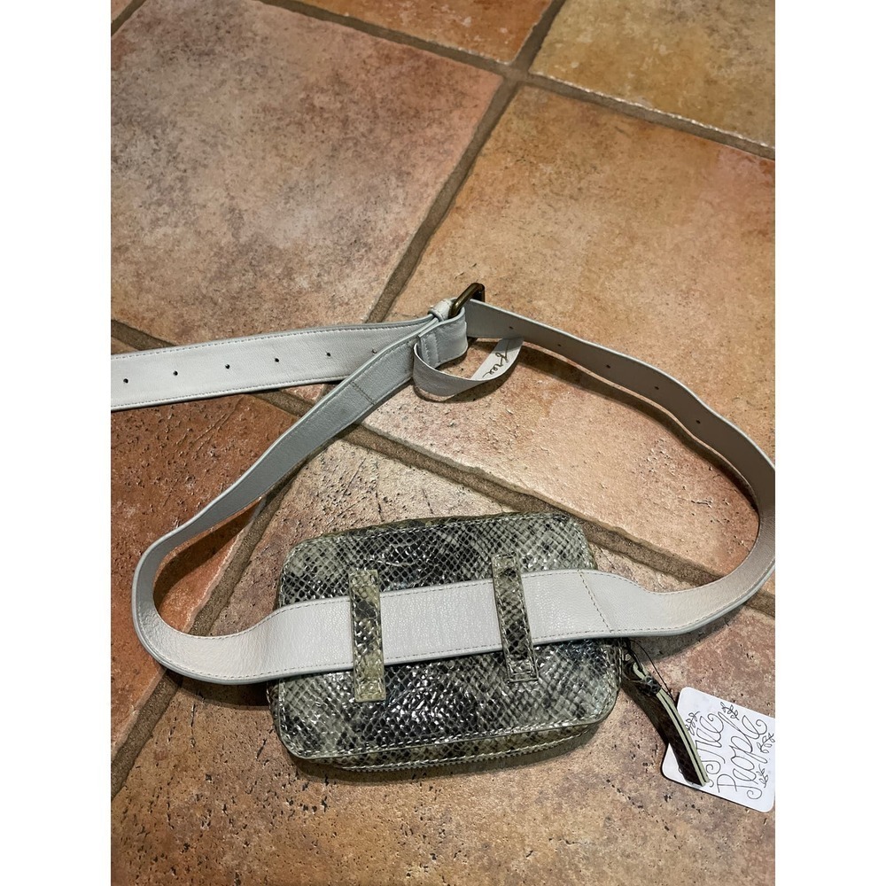 Free People Kelly Belt Croc  bag in green - Picture 4 of 6